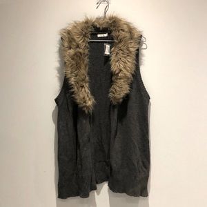 🌸 NWT Reitmans cardigan vest size X2